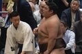 「大事なところを…」伯乃富士、想定外の珍事に苦悶 土俵下で苦笑いも「笑顔出てるw」「その時の対応だ」呼出が“トントン”でファンほっこり