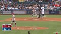 見逃し三振なのに躍動感たっぷり?スピード感溢れる名選手の“残念ジャンプ”「ぴょんぴょん」「ベッツかわいそう」