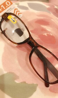 上原さくら『初めて老眼鏡を買ってみました!』