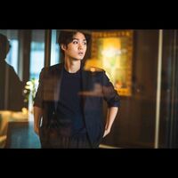 「ねえかっこいい泣」「ほんと素敵」磯村勇斗、『東京カレンダー』アザーカットにファン歓喜