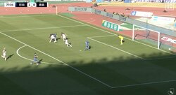 完璧過ぎる！日本代表・佐野海舟が一瞬でピンチを回避した圧巻のボール回収シーン！ゴール目前、相手エースのカットインを背面ブロック、絶対にシュートさせない気迫の奪取に「ナイスプレー！」