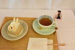 羽生善治九段は選ばずにはいられない！？午前のおやつは“しっぽ”がかわいい「雪うさぎ」 藤井聡太王将は「摂津峡地玉子プリン」／将棋・王将戦七番勝負第2局