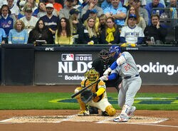 なんで…！？ 鈴木誠也が「バケモノやん」169キロ“爆速逆方向弾”→怪物右腕が飛び上がる「そらビビるわ」「エグいな」