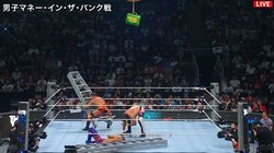 【画像】ファンの度肝を抜いた斬新な凶器攻撃（複数カット）