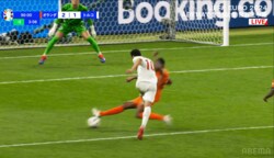 “ワールドクラスの守備”を戸田和幸氏が称賛！ ドンピシャの神シュートブロック→身体を張ってファウル誘発の一部始終「インテル対決が熱すぎ」「レベルが高い」