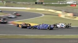 「マンマミーア！」元F1ドライバーも呆然 日本最速レースでいきなりクラッシュ…まさかの接触にファン驚愕「うしろから正面衝突」