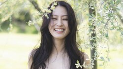 “令和最強のメリハリボディ”澄田綾乃、儚くも美しい“魔性”グラビア 『週プレ』約1年ぶりの登場