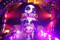 「制限時間3分」超高速試合で“元体操”美女レスラーが躍動…アクロバティックすぎる技の応酬にファン興奮「最高すぎる」