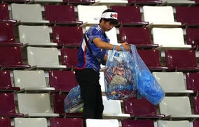日本代表サポのゴミ拾いが世界に波及！？イランやモロッコ、サウジに続きフランスまで！「次はどの国だ？」