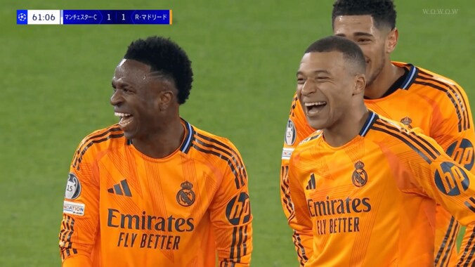 SNS騒然！ エンバペが“ミスキック”で衝撃ゴラッソ！「史上最もダサいゴール」「空中パネンカや」「嘘やろ」本人も大笑い 2枚目