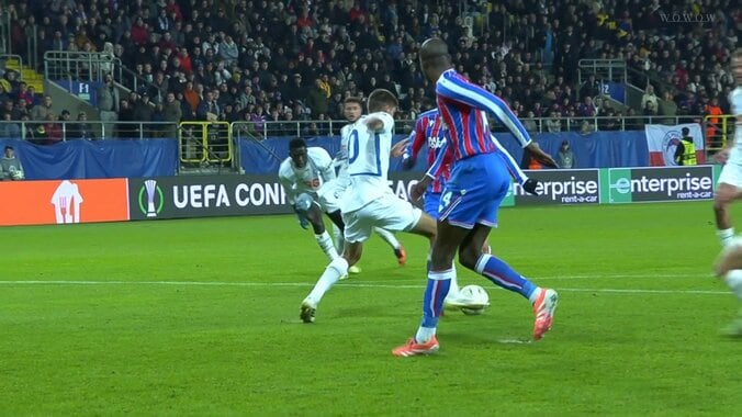 「圧倒的過ぎる」日本代表MF、ひとり完結の圧巻フィニッシュワークにSNS沸騰「えぐいって」30m超ドリブル独走→超絶キックフェイント→股抜きシュートの一部始終 4枚目