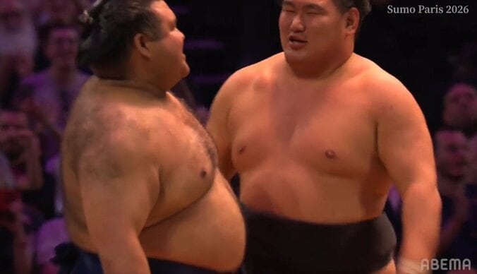 豊昇龍が高安に見せた“優しい”笑顔 取組直後にカメラが捉えた印象的だった一コマ 大相撲パリ公演 5枚目