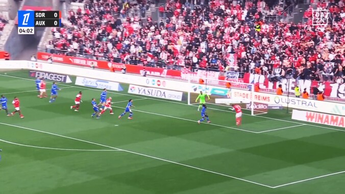 伊東純也、唖然…中村敬斗と高速連携→“バースデーゴール”が神セーブに阻まれた瞬間「決めたかった…」「惜しい！」「完璧だったのに」 2枚目