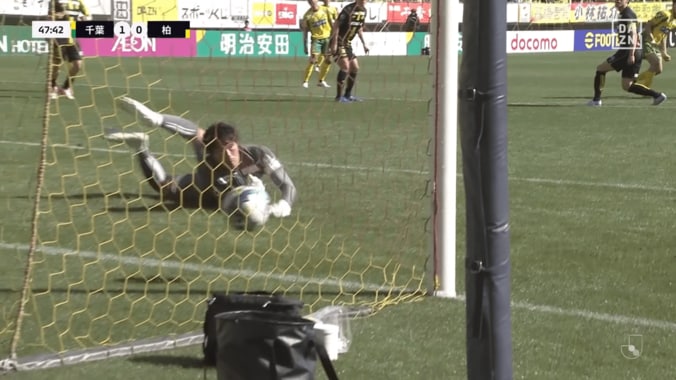 スタジアム騒然！17年ぶりJ1千葉ダービーで衝撃の“理不尽ゴール”「すげーの打ち込んだ」苦労人・津久井匠海が“低空ミドル”で先制点「スーパーだ」 5枚目