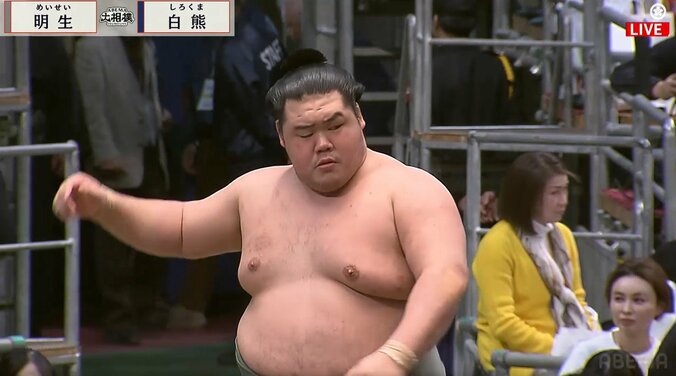 「うわ本物」「綺麗だからすぐわかる」大相撲、升席の女性にファン熱視線 ネットで話題に 6枚目