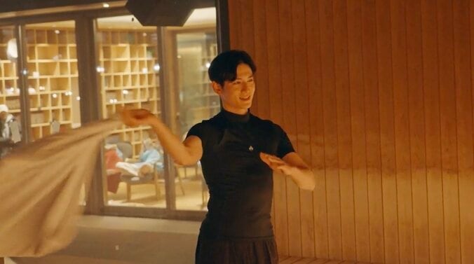 【写真・画像】“小泉今日子の娘役”女優、全員の前で熱烈キス！ 金髪モデルとのカップル成立に「嬉しい」「おめでとう」と反響　3枚目