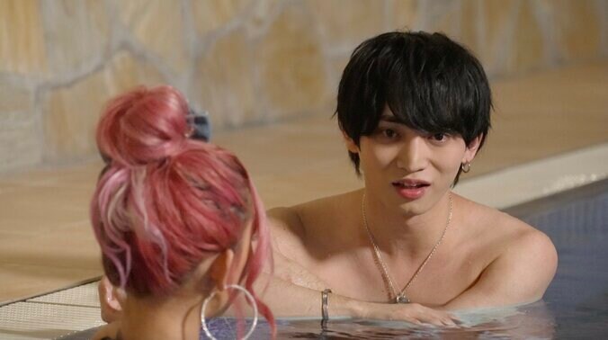 【写真・画像】美人女社長たちのセクシーなビキニ姿に男たちが大興奮！プールで密着おんぶレース　2枚目