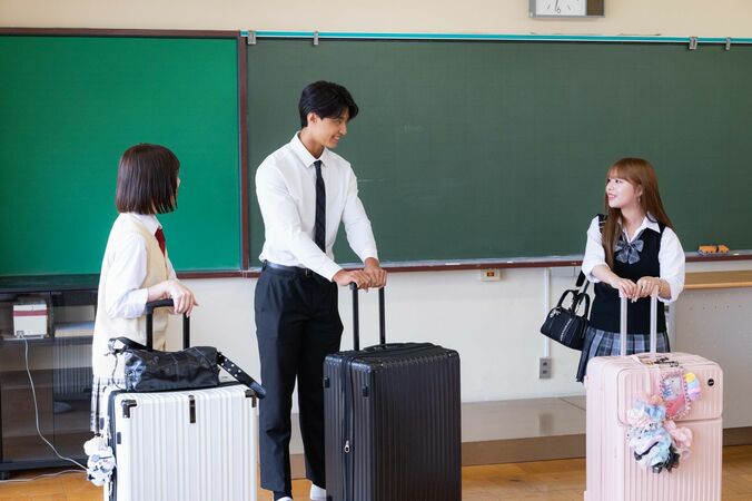 【写真・画像】「あの爆モテ女子だ！」スタイル抜群の男子4人が夢中になった清楚系JK、大人っぽくなった姿に男子らがざわつき「かわいい」『今日好き』夏休み編2025第1話　2枚目