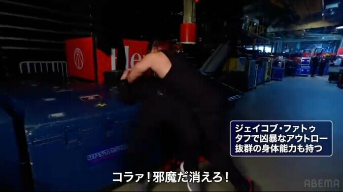 【映像】「酷すぎる」スタッフへの“理不尽タックル”