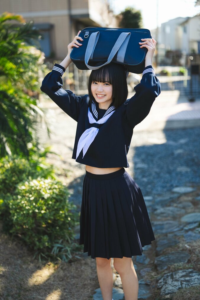 「シンデレラ宣言！」加入後の写真が即話題の“スーパー原石” 中国出身の18歳、ROMANのデジタル写真集が発売決定 2枚目