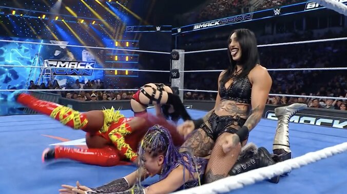 【映像】日本人女子、“最恐女王”のパワー技で顔面から落ちる