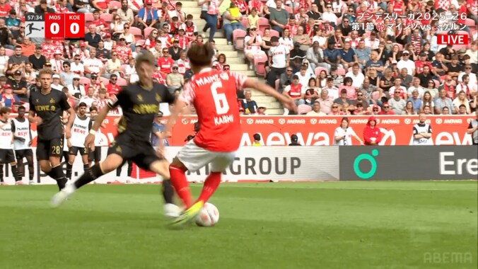 【写真・画像】「ルール的にアリなの？笑」新監督の“斬新すぎる服装”にツッコミ殺到！「もはやサポーターw」史上初の珍事にケルン指揮官は「スリムに見えると思ったけど…」　1枚目