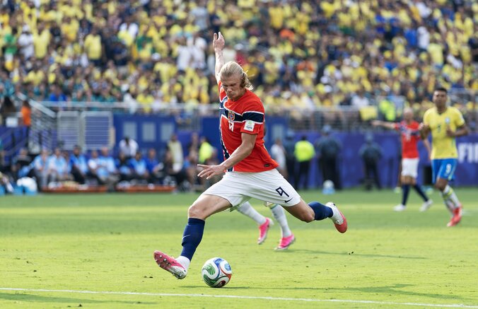 【写真・画像】「魔術師だ」メッシの“神業カーブ弾”がW杯ベストゴール候補入り！「なんて曲がり方だ」「これぞGOAT」世界騒然の一撃　1枚目