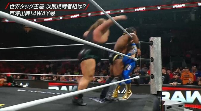 「史上最も予測不能なローブロー」前代未聞の珍事 倒れた選手の頭部が股間を直撃 「ピタゴラ」「これはさすがに草」ファン笑撃 2枚目