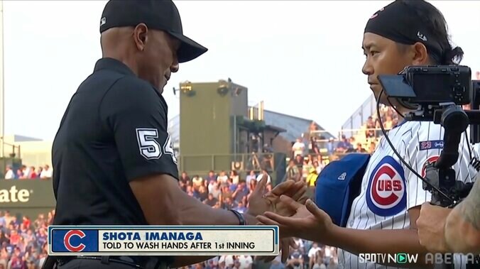 今永昇太に「ハッハッハ」現地実況“笑劇”の珍シーン 「手を洗うように言われた」きょとんとする“様子”を中継がイジる 2枚目