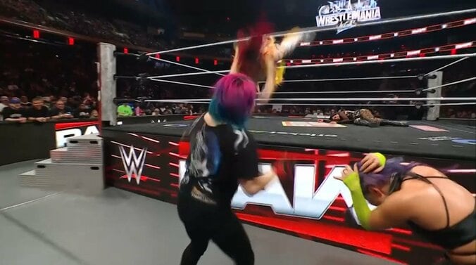 米NYの中心で日本人女子レスラーが“パワハラ” 日本人女子3人の深まる因縁 年間最大の“祭典”で決着も 5枚目