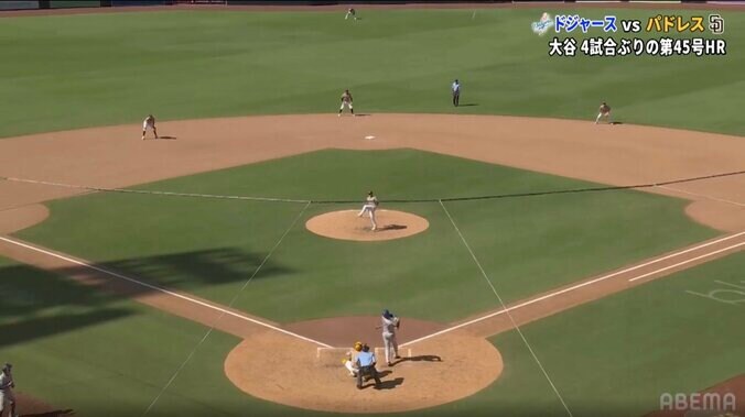 大谷翔平、衝撃175キロ弾でパ軍内野陣は一歩も動かず 敵軍も45号“確信”…二塁手、着弾後にようやく振り返る 2枚目