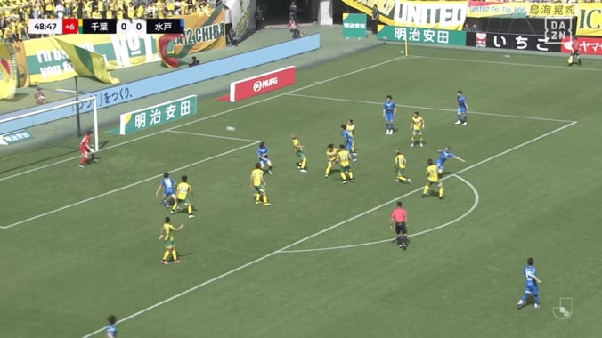 「えっ！入ったの！？」J1初参戦FWの“急反転ゴラッソ”に衝撃「ゲームのような一撃」「なんで打てるの…」元日本代表DFも驚愕 3枚目