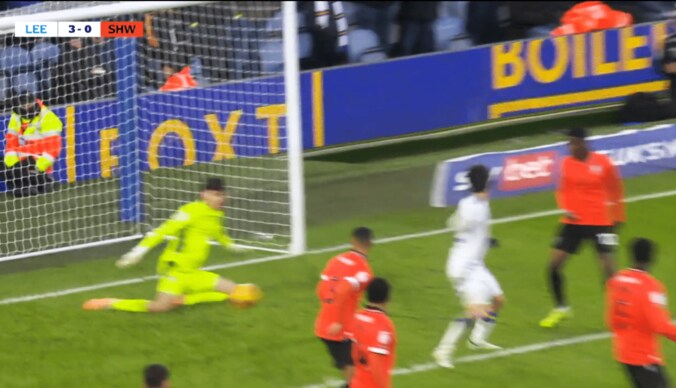 【写真・画像】漫画かよ！ 伊東純也に“４人マーク”の大包囲網！「ネイマールやん」「すげえな」超警戒されても軽々突破した瞬間　1枚目