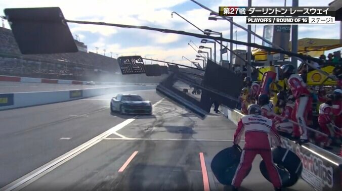 「これピット違いますよね？」ボルト締め忘れ→“別のチームが”助けるまさかの展開！ 米レースの“神対応”に驚きと称賛の声 2枚目