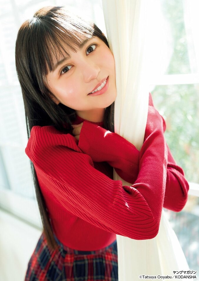 一見華奢に見える“大食い”現役女子大生 ゆるりとな〜が人生初グラビア 『ヤンマガ』初登場 3枚目