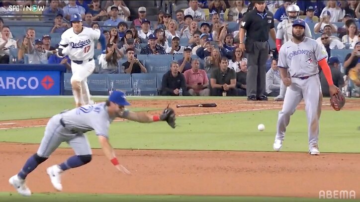 【写真・画像】ベッツ逆転弾で大谷翔平も吠えた！ “MVPコンビ”の信頼関係滲む光景に「ベッツ迎える大谷の顔泣けた」SNS上も感涙　1枚目