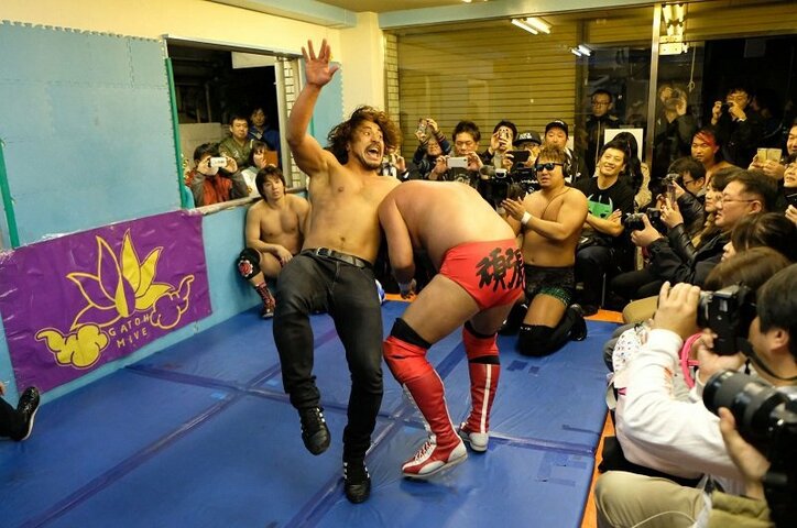 今のガンプロは“大家ワールド”ではない。今年のガンプロ、主役はこの男!映像スタッフ兼レスラー・今成夢人