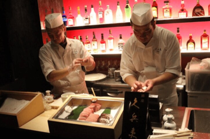 ざわちん、バブリーな誕生日会に参加　巨大シャンパンタワーに驚愕