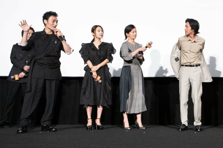 中村倫也、舞台挨拶を仕切る草なぎ剛にツッコミ「今日進行してくださる方？」