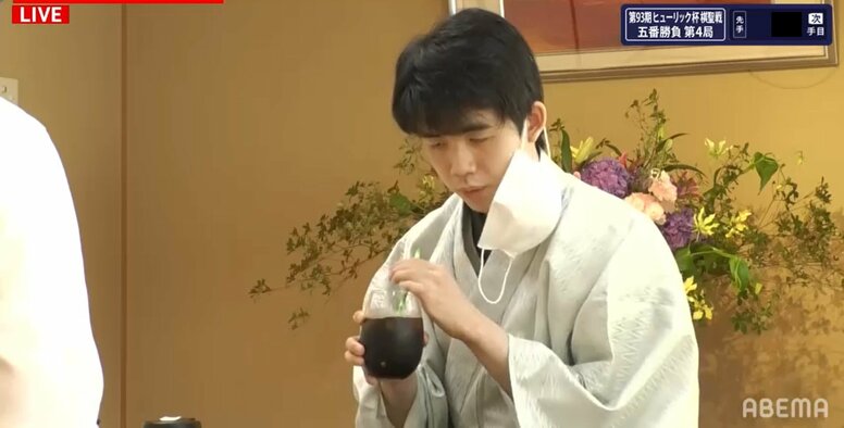 「カッパにカエルにw」藤井聡太棋聖の“ケロトッツォ”がまたまた話題「かわいい」「聡太先生ウケ狙ってる！？」／将棋・棋聖戦五番勝負第4局