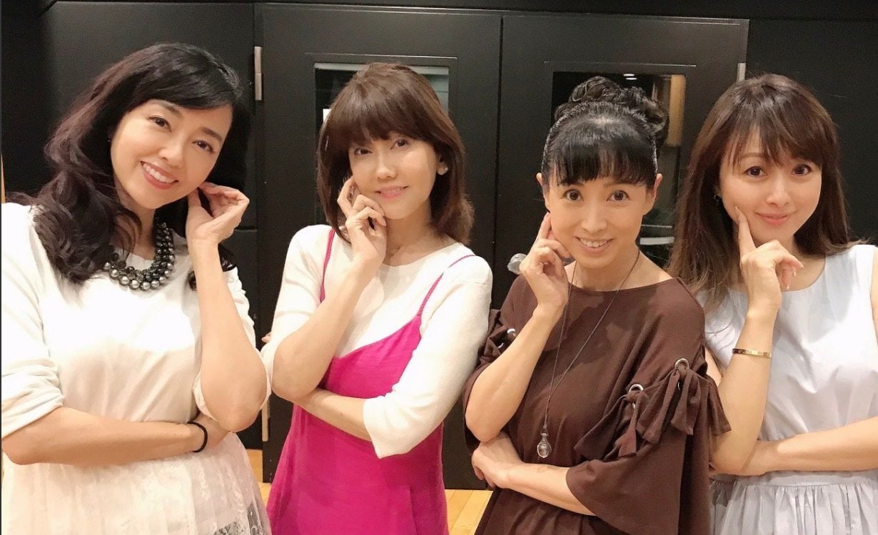 西村知美 昭和の アイドルポーズ で集合写真 記念に4人でパシャリ 話題 Abema Times