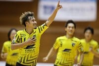 えっ…巧すぎて味方が合わせられない！？ 天才ドリブラーが変幻自在の足技オンパレード 【ABEMA TIMES】