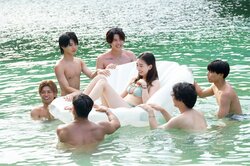 海の上で男たちに囲まれ…美女が逆ハーレムを堪能 峯岸みなみ「やってみたかったな」とポツリ『シャッフルアイランド Season3』#1