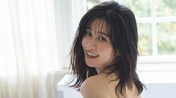 “Iカップグラドル”未梨一花が『週プレ』登場 「単独では初」「大人っぽく妖艶に撮っていただきました」