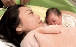 人気芸人の14歳年下美人妻、陣痛促進剤→無痛分娩での出産の様子「こんなにしんどいんだ…」