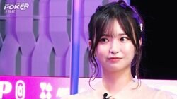 「美女しかいない」圧巻のポーカーテーブル→“ひとりだけカメラ目線”で視線独占のあざと美女にファン興奮「さすがだわ」