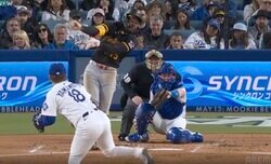 もうワケわからん！山本由伸、とんでもない魔球で“怪物狩り”「マンガみたい」「すげえ空振り」 ヘルメットも浮く豪快スイングで“マン振り三振”