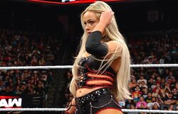 金髪美女レスラーの顔が…衝撃のビフォーアフターに騒然 “とんでもない”自爆技に悶絶