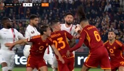 EL準々決勝で少年サッカーばりの珍プレー！ ３選手が“連続ハンド”したハチャメチャな一部始終「結局は誰のファウルw」「全員触ってるw」などの声