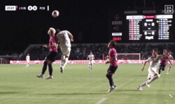 意見が割れる判定…「まじで危ない」「なぜ警告？」町田デビューの相馬勇紀がエアバトル接触でイエローカードを食らった瞬間